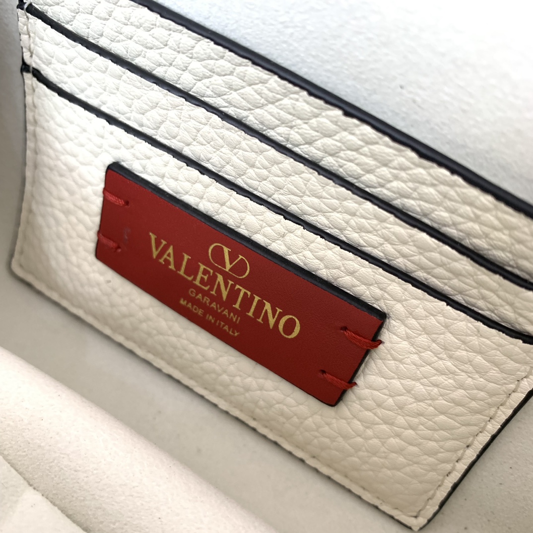 Valentino Garavani Rockstud Handbag Shoulder Bag in Ivory Grainy Calfskin